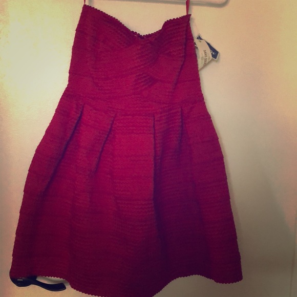 Sans Souci Dresses & Skirts - Strapless deep red dress